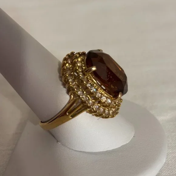 Beautiful Brown Color Ring with Crystals in Gold Tone Setting - size 9.5 - Picture 2 of 16